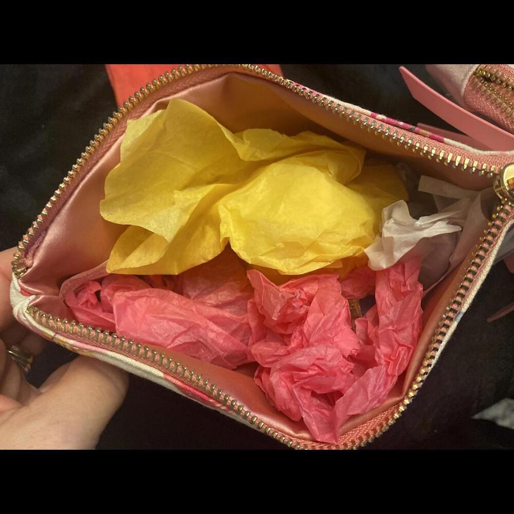 NWT - Lovely Make up Bag with 4 Bottles of Perfume - Picture 4 of 5